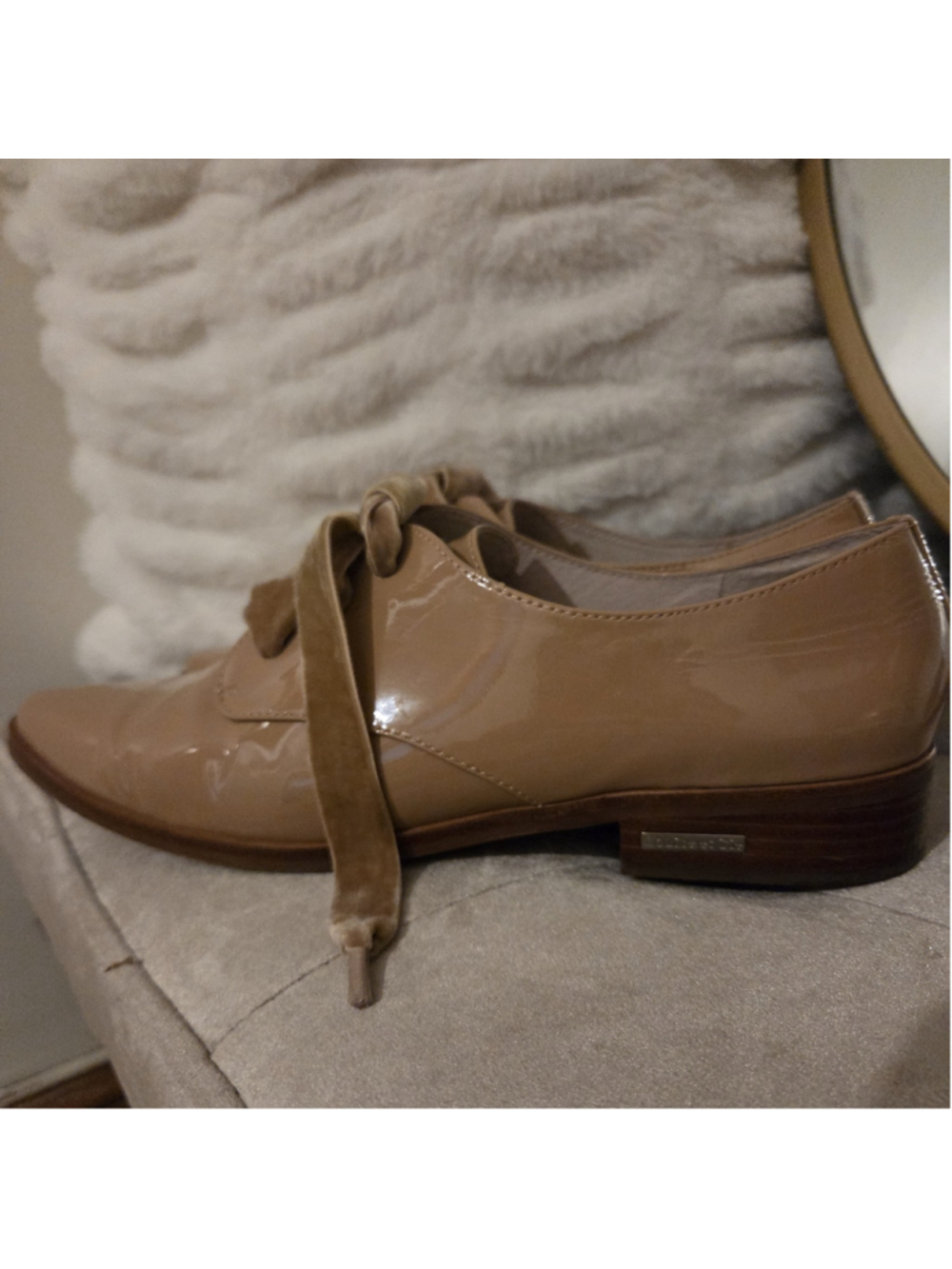 Women's Louise et Cie Beige Patent Leather Lace-Up Flats Size 9.5 - Picture 3 of 12